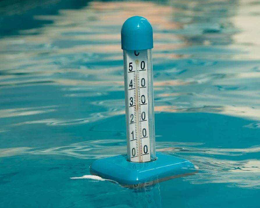 Plachta pod bazén chrání laminátové dno